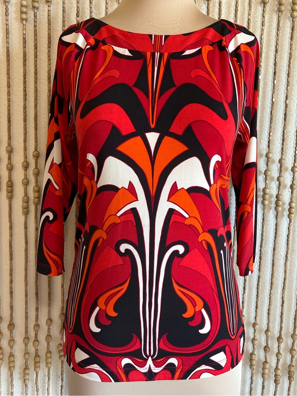 Chicos Abstract Art Deco Print Red White Black Mock Neck 3/4 Sleeve Stretch Top